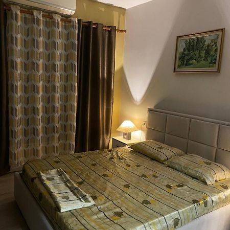 Destinacion Central Room Tiranë Luaran gambar