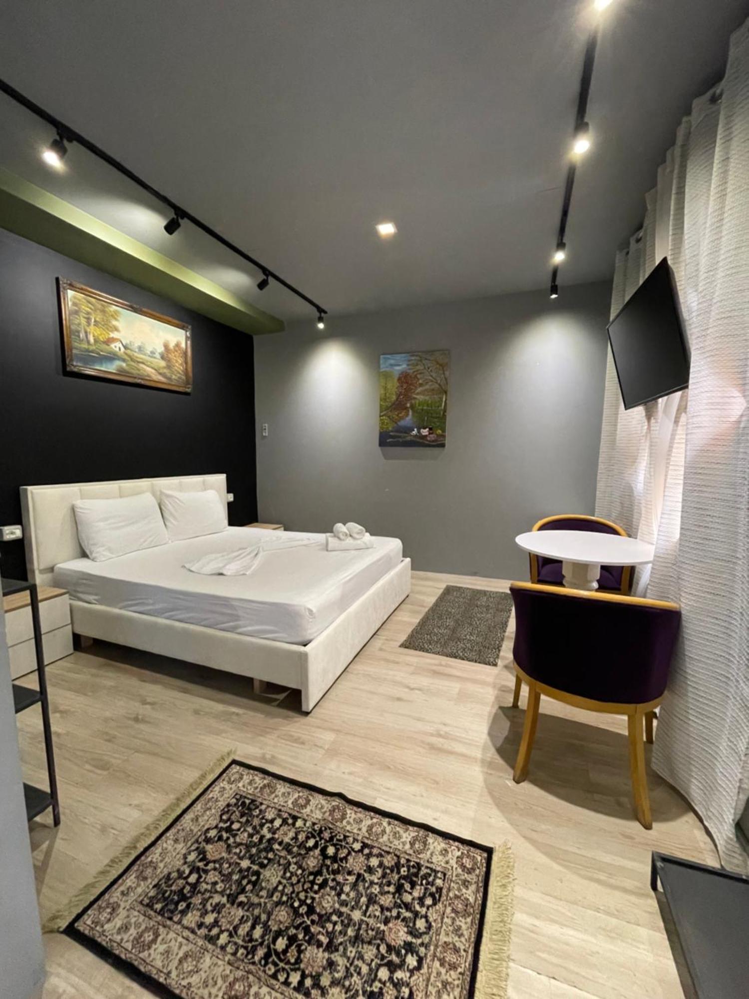Destinacion Central Room Tiranë Luaran gambar
