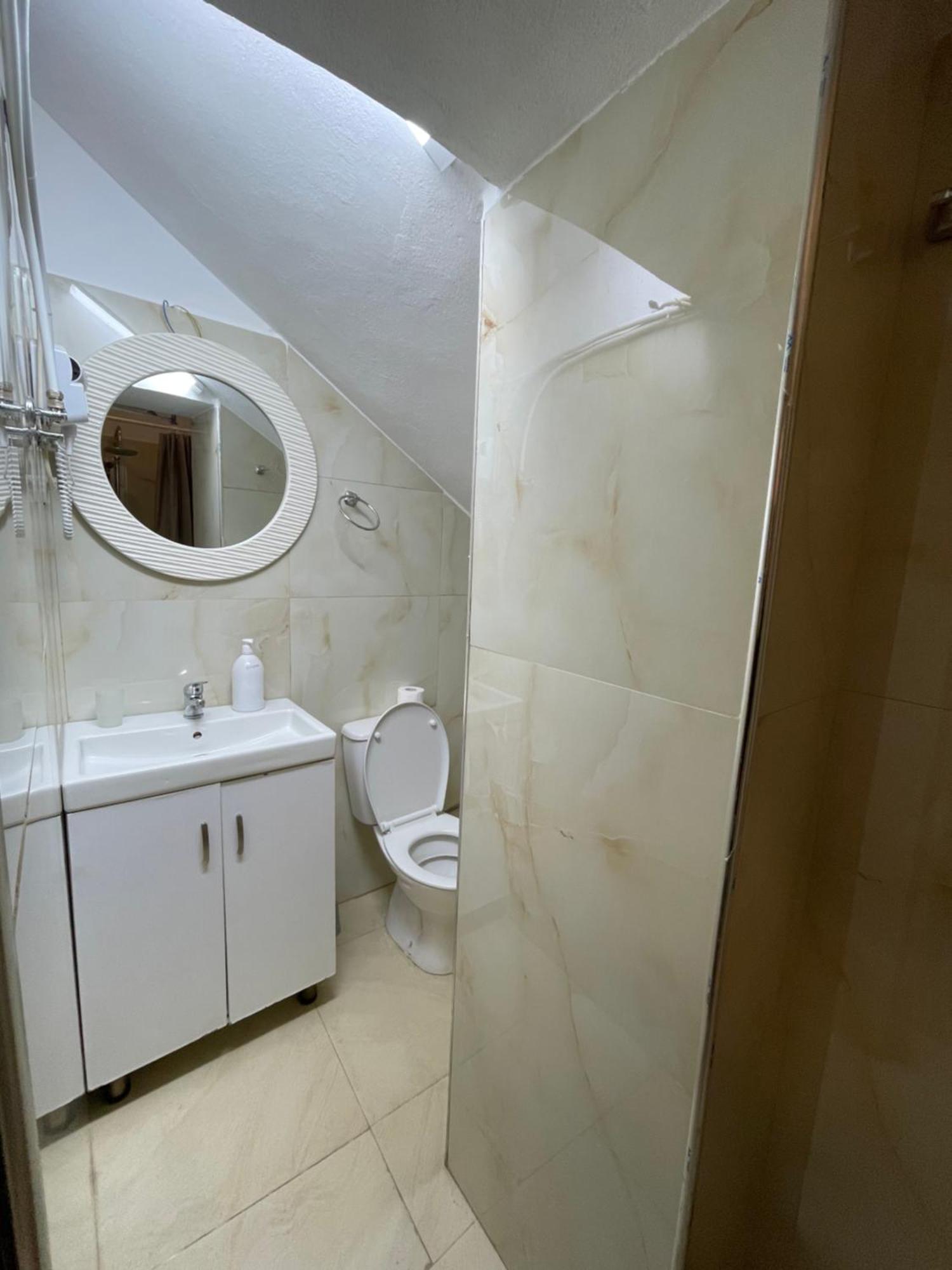 Destinacion Central Room Tiranë Luaran gambar